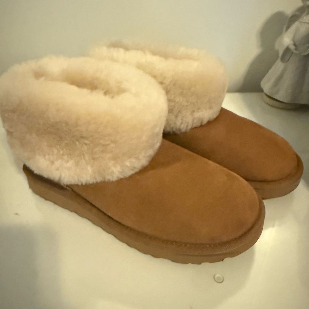 UGG Women's Boots in Tan and Cream